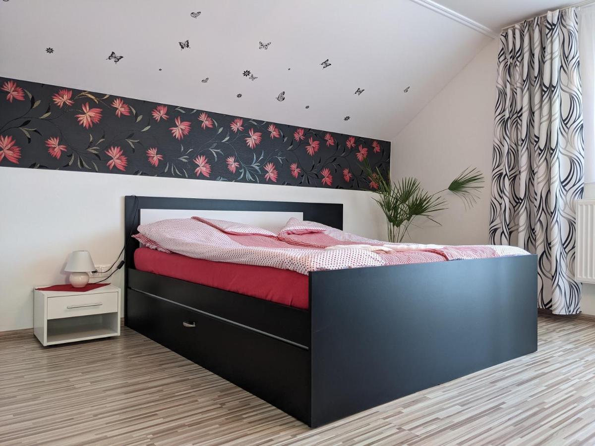 Pivnicka Pod Cachtickym Hradom Hotel Čachtice Buitenkant foto