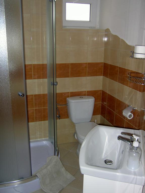 Pivnicka Pod Cachtickym Hradom Hotel Čachtice Buitenkant foto