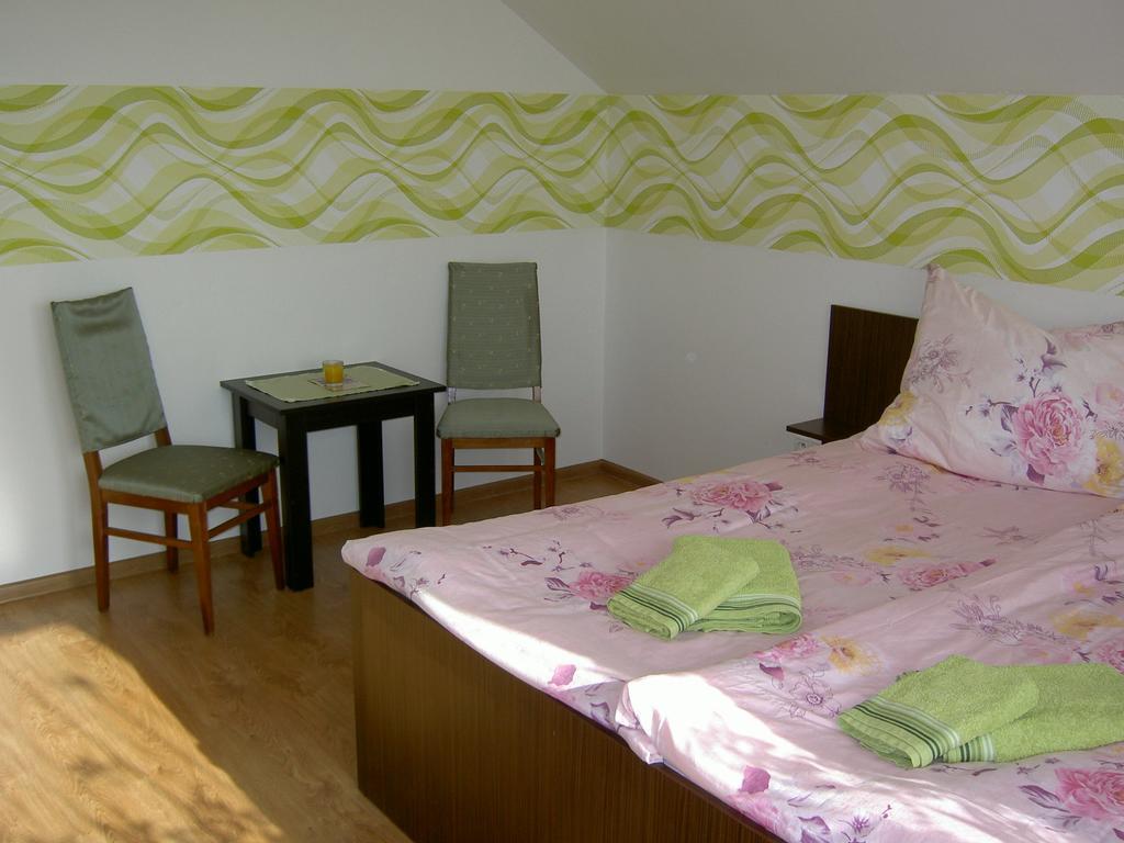 Pivnicka Pod Cachtickym Hradom Hotel Čachtice Buitenkant foto