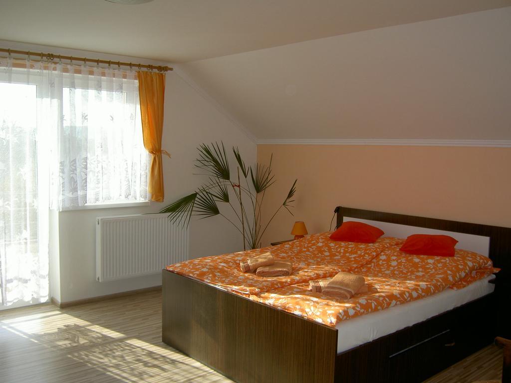 Pivnicka Pod Cachtickym Hradom Hotel Čachtice Buitenkant foto